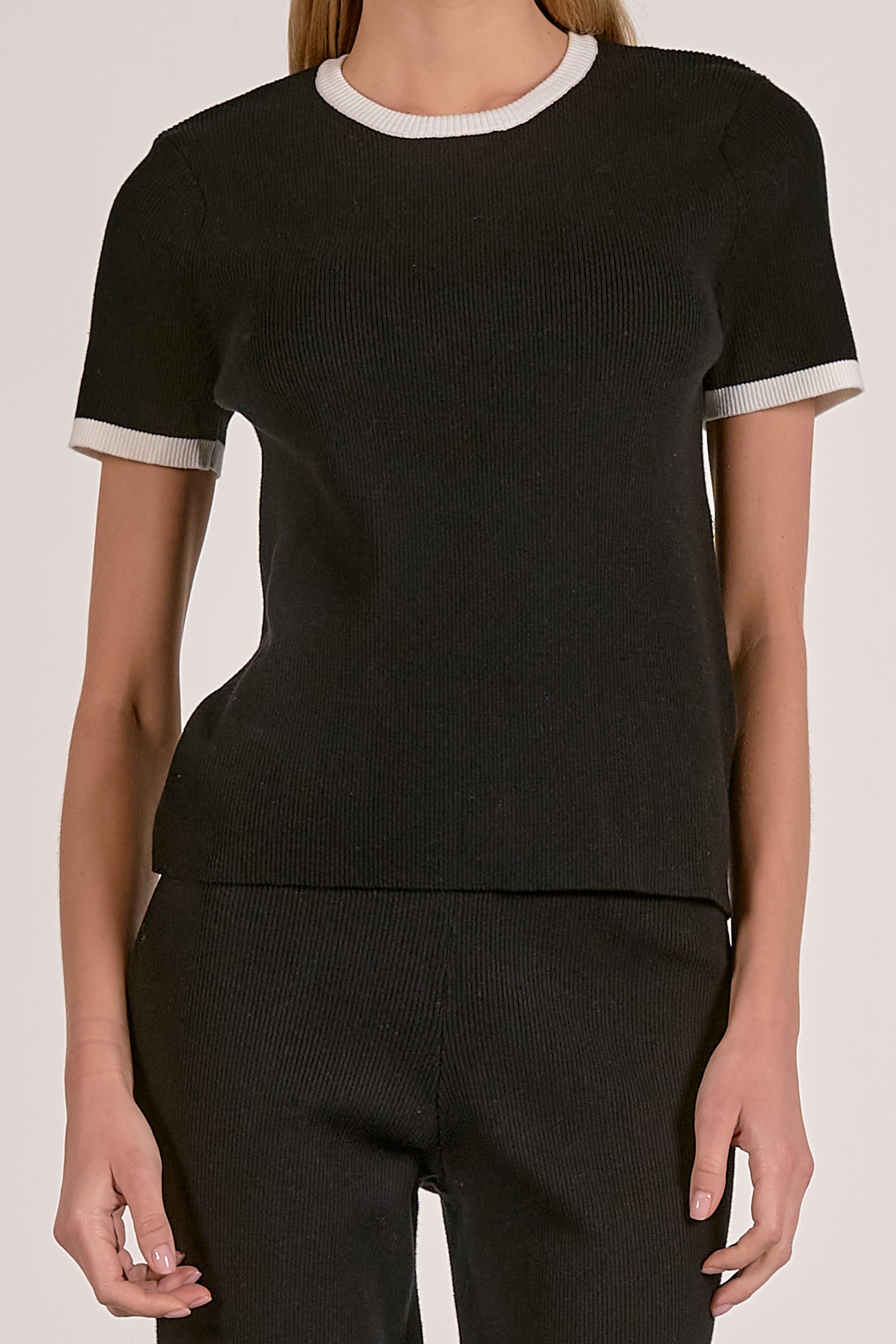 Elan Contrast Trim Short Sleeve Top in Black White - Image 2