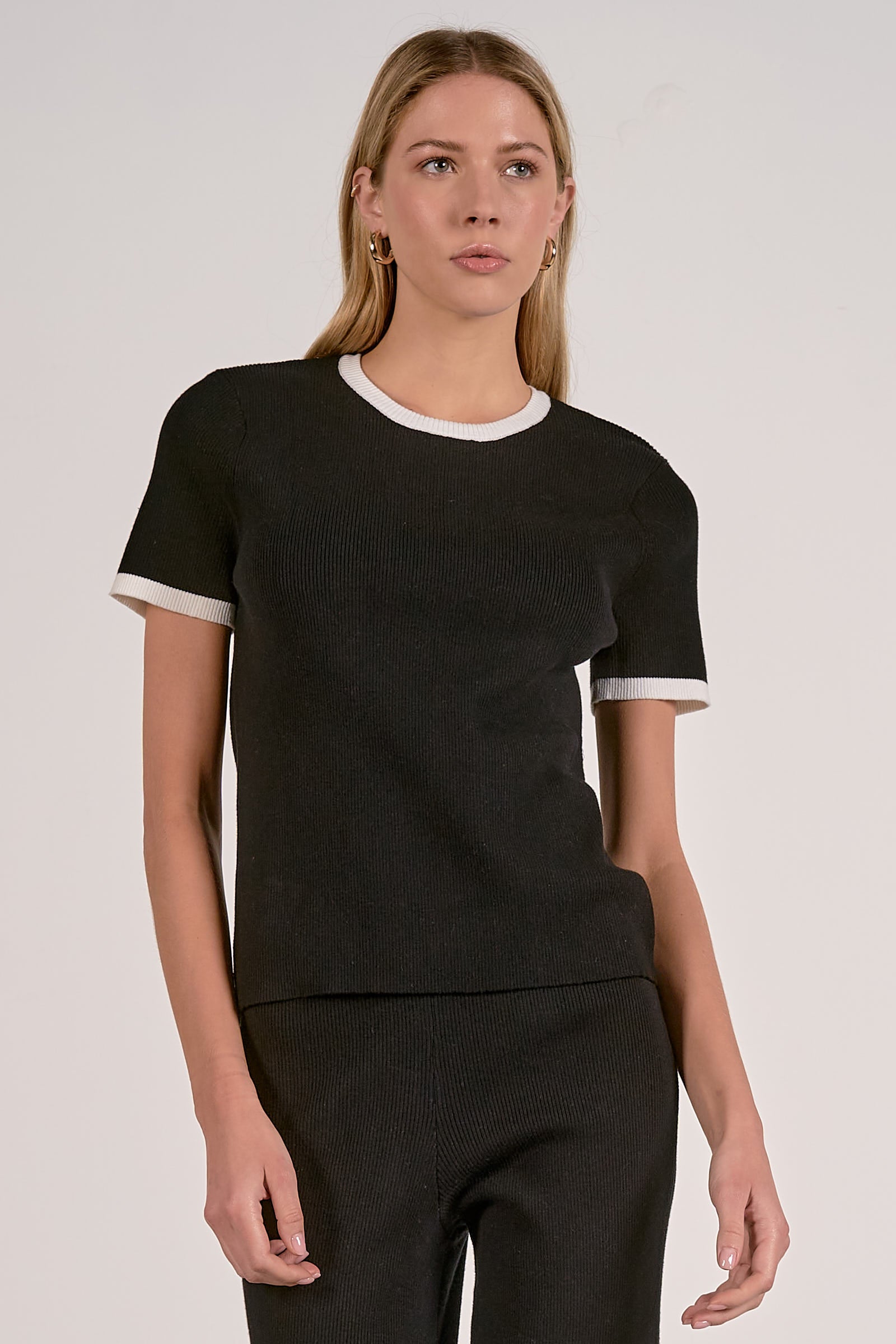 Elan Contrast Trim Short Sleeve Top in Black White - Image 1